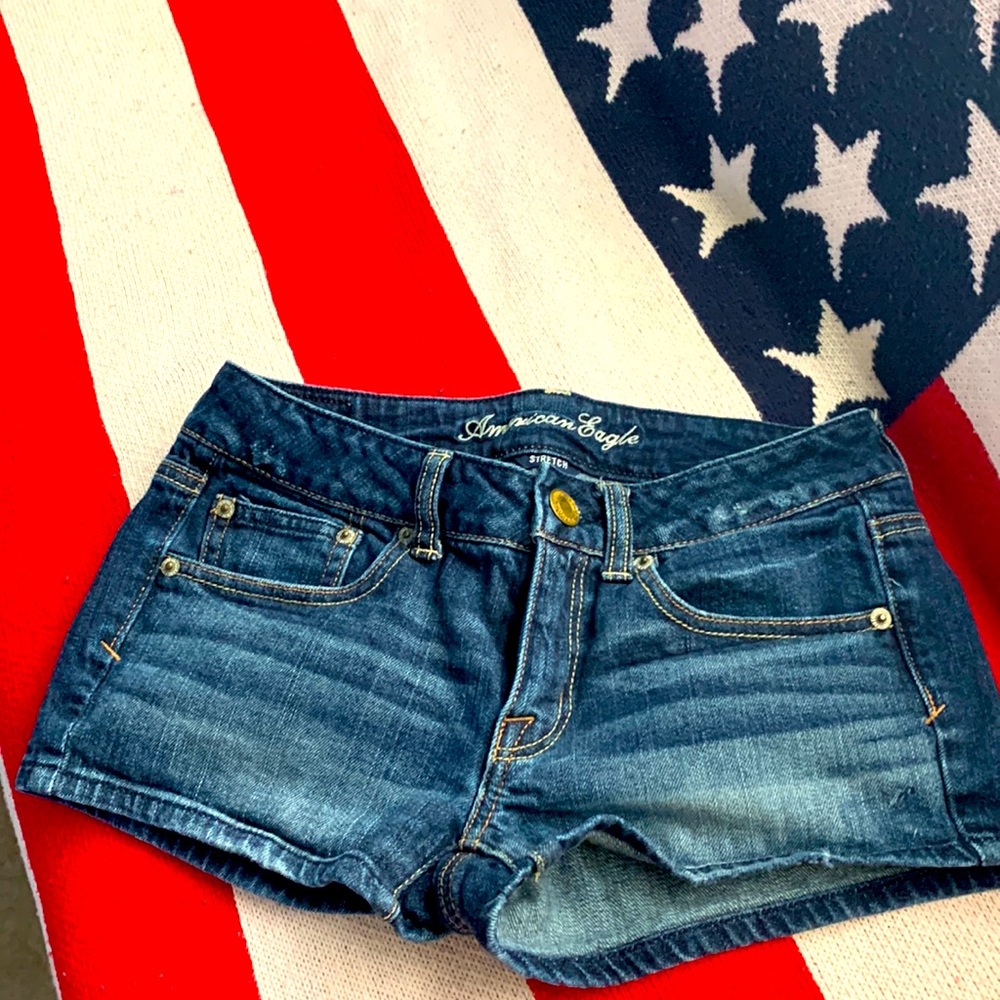 2/$20 Spring Shorts Sale- American 🦅 Eagle Size 4 Bundle any 2 pairs of shorts